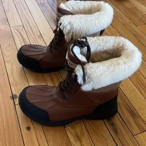 Mens Ugg Butte Waterproof Leather snow boots. Condition: great, worn twice UGG Butte Distressed Burnt Cedar Boots - Men main image 3
